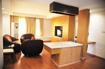 Hotel Yijiaren Hotel 3*