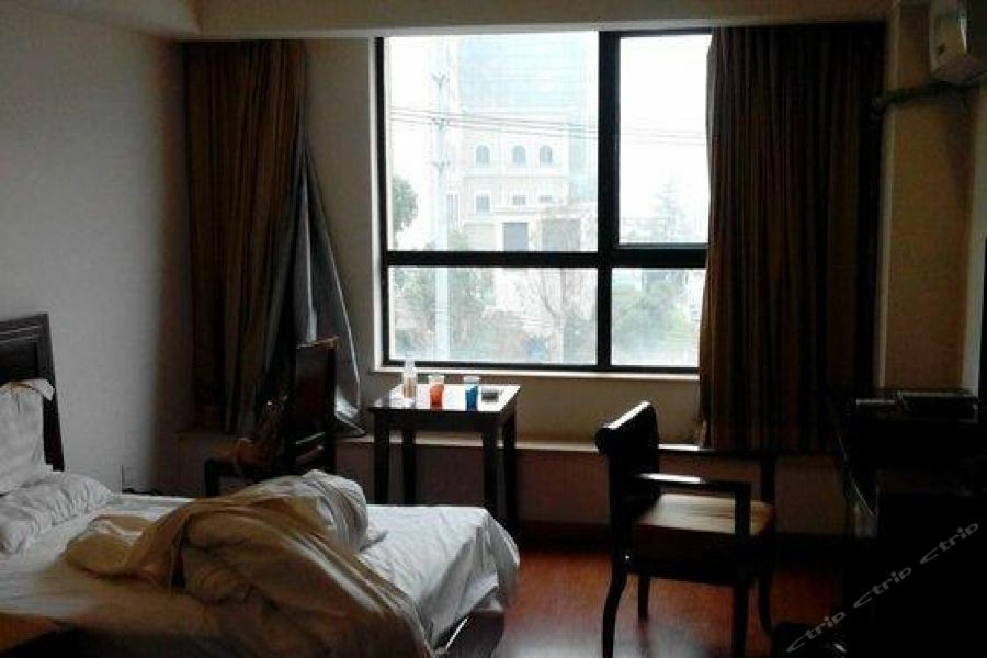 Yijiaren Hotel 3*